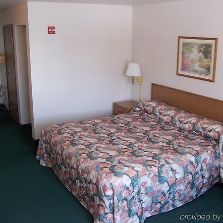 Budget Host Inn & Suites North Branch Δωμάτιο φωτογραφία